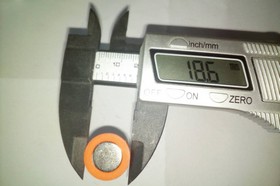 Магніт в пластиковому корпусі 19х25 мм