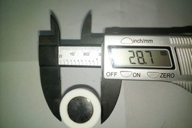 Магніт в пластиковому корпусі 29х37 мм